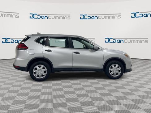 Used 2017 Nissan Rogue S AWD/4WD image 9