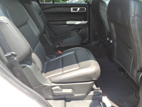 Certified 2022 Ford Explorer XLT w/ Equipment Group 202A AWD/4WD image 29