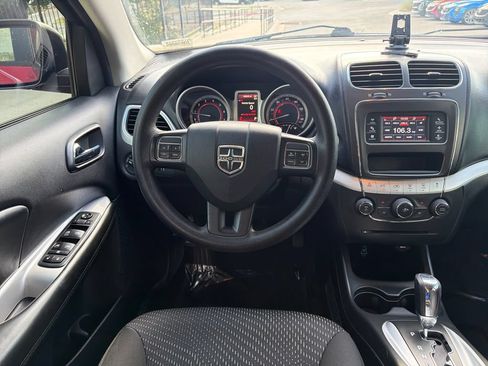 Used 2020 Dodge Journey SE FWD image 32