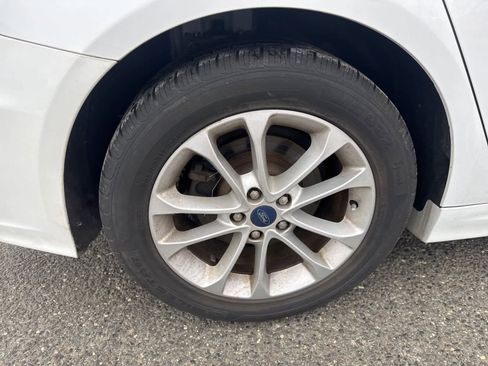 Used 2020 Ford Fusion SE image 26