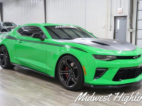 Used 2017 Chevrolet Camaro SS RWD image 8