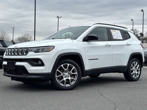 Certified 2022 Jeep Compass Latitude image 1