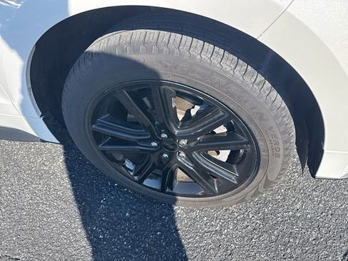 Certified 2024 Ford Edge ST-Line image 4