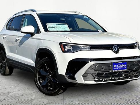 New 2026 Volkswagen Taos SE image 1