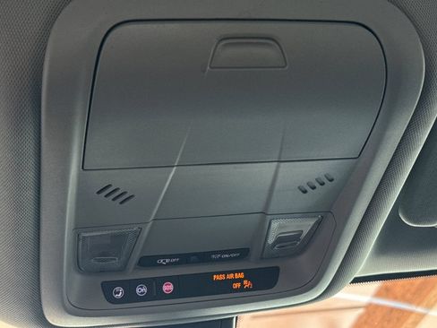 Used 2021 Chevrolet Blazer LT FWD image 24