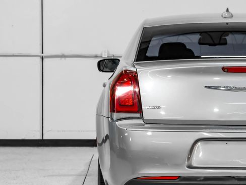 Used 2018 Chrysler 300 S AWD/4WD image 46