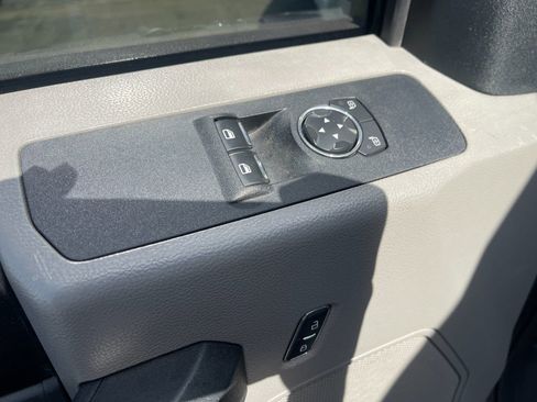 Used 2018 Ford F550 2WD Regular Cab Super Duty image 13