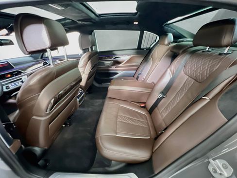 Used 2021 BMW 750i xDrive w/ Executive Package image 26