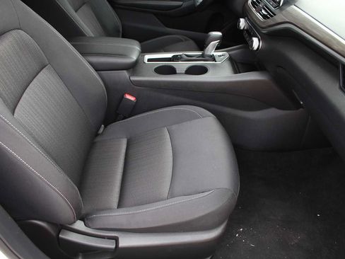 Used 2025 Nissan Altima 2.5 SV FWD image 17