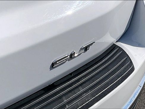 Used 2024 GMC Yukon XL SLT RWD image 24