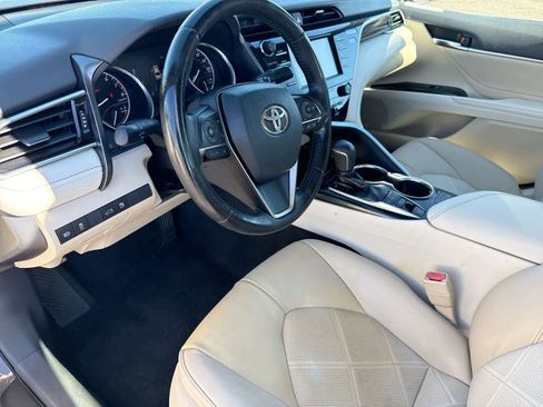 Used 2018 Toyota Camry XLE image 16