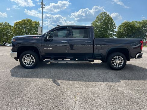 Used 2024 Chevrolet Silverado 2500 LTZ w/ LTZ Convenience Package AWD/4WD image 9
