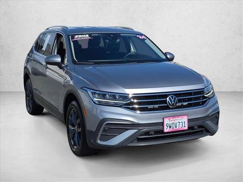 Used 2024 Volkswagen Tiguan SE AWD/4WD image 3
