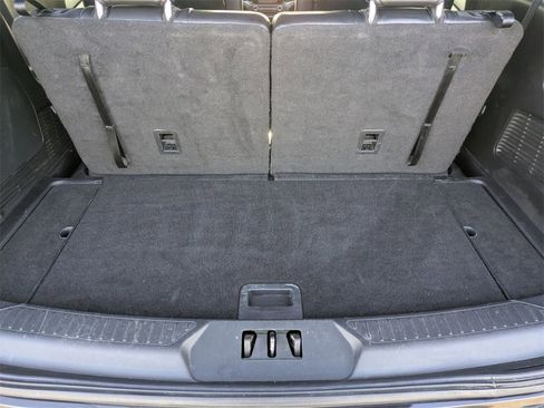 Used 2020 Ford Explorer XLT w/ Equipment Group 202A image 7