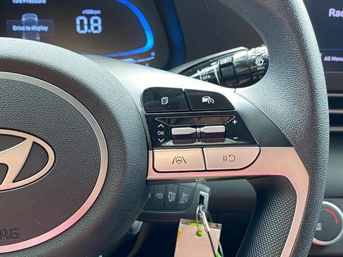 Certified 2025 Hyundai Elantra SE FWD image 18