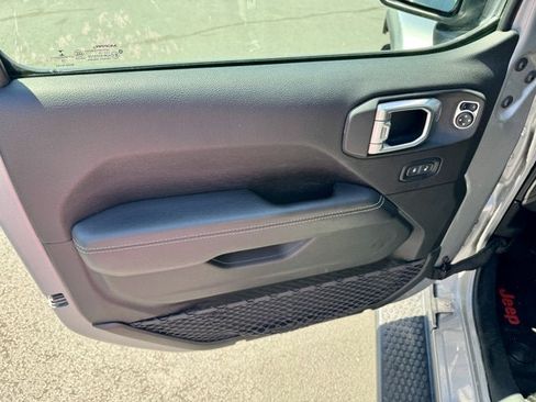 Used 2019 Jeep Wrangler Unlimited Sahara w/ Uconnect 4C Nav & Sound Group AWD/4WD image 24