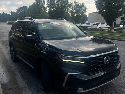 Used 2025 Honda Pilot Elite image 3