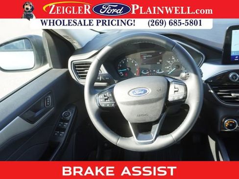 Used 2022 Ford Escape SE w/ Cold Weather Package image 13