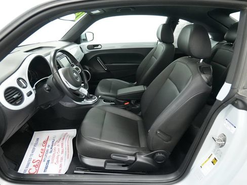 Used 2018 Volkswagen Beetle 2.0T SE FWD image 15