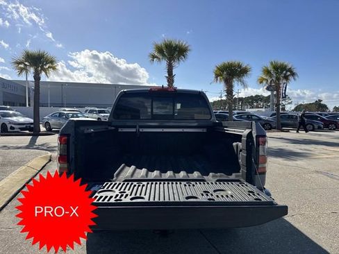 Used 2022 Nissan Frontier PRO-4X image 6