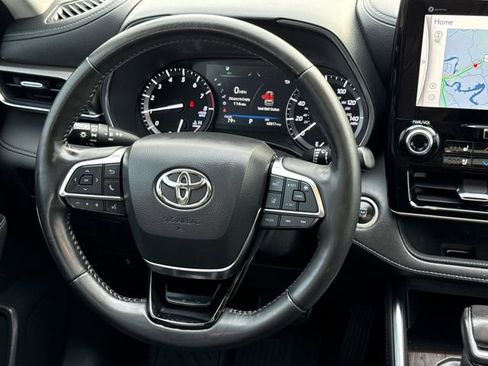 Used 2021 Toyota Highlander Limited FWD image 14