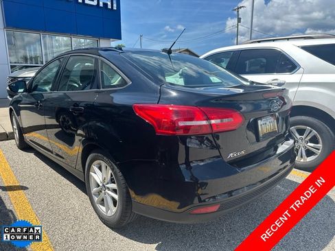 Used 2016 Ford Focus SE FWD image 2