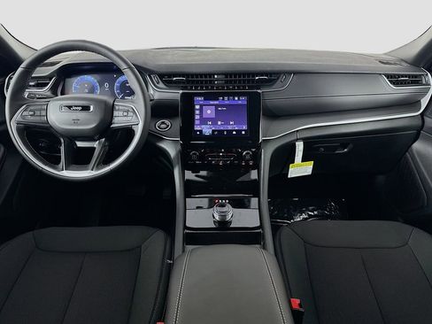 New 2025 Jeep Grand Cherokee Laredo w/ Luxury Tech Group I image 24