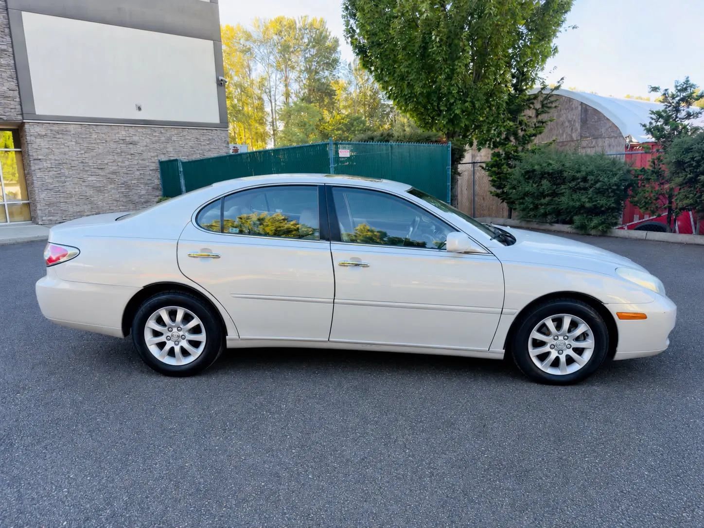 Used 2004 Lexus ES 330 w/ Premium Pkg FWD image 6