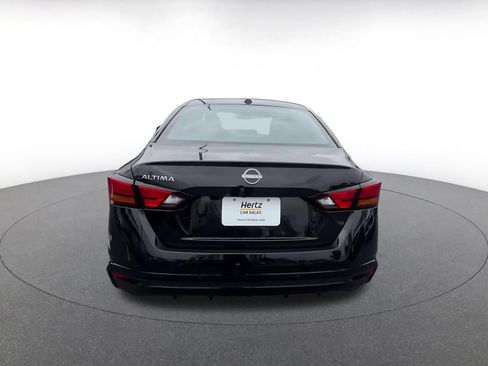 Used 2025 Nissan Altima 2.5 SV FWD image 12