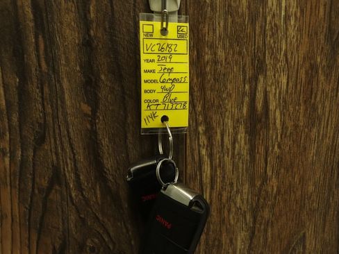 Used 2019 Jeep Compass Latitude AWD/4WD image 35
