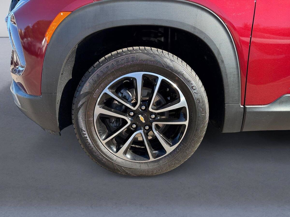 Used 2025 Chevrolet TrailBlazer LT AWD/4WD image 14