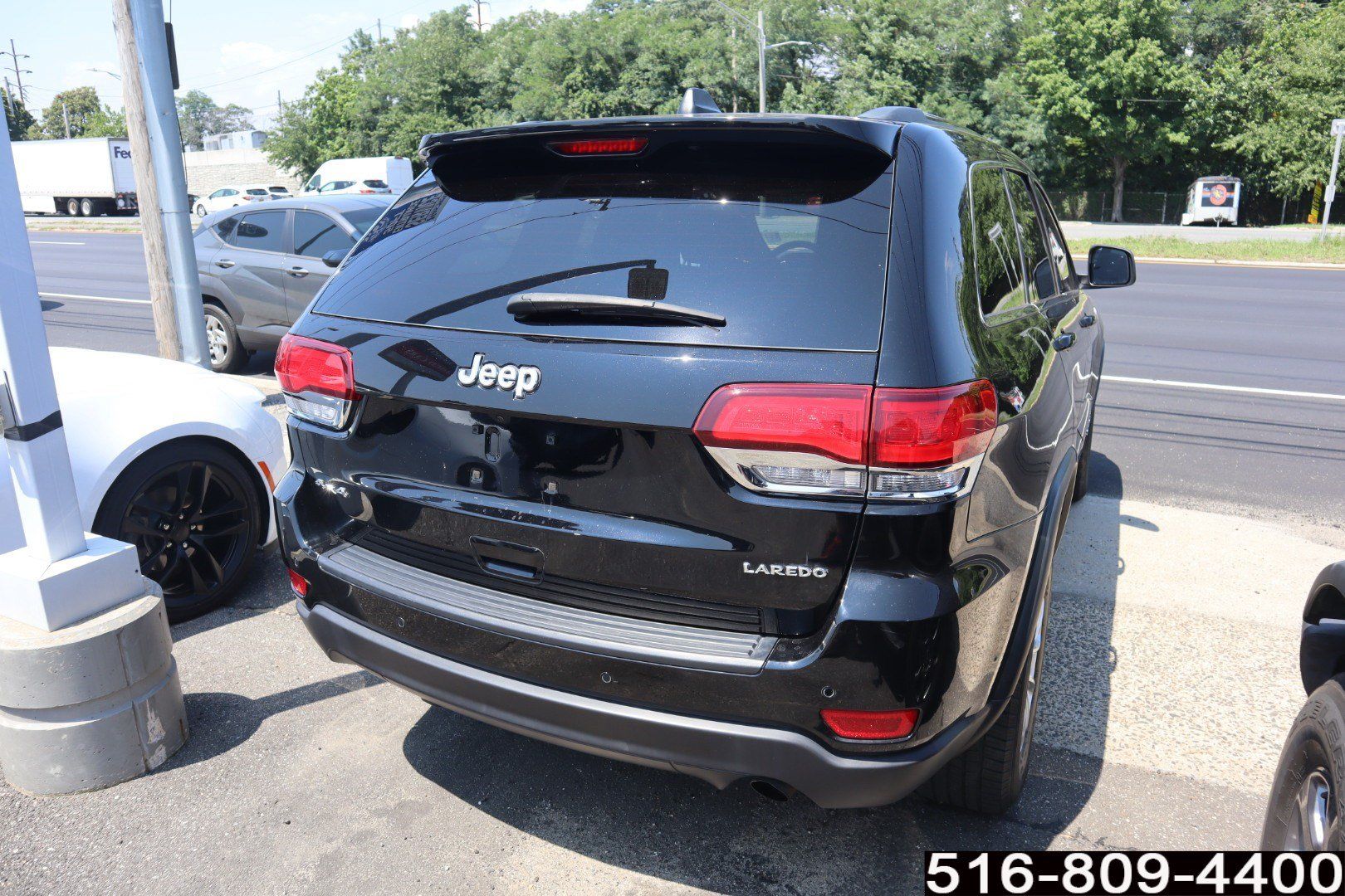 Used 2021 Jeep Grand Cherokee Laredo AWD/4WD image 4