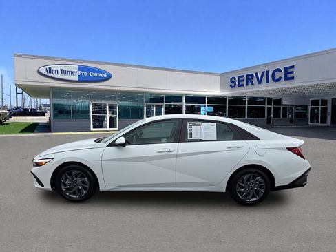 Certified 2024 Hyundai Elantra SEL FWD image 5