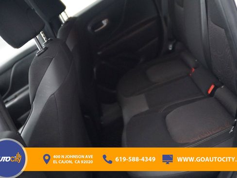 Used 2023 Jeep Renegade Latitude image 14