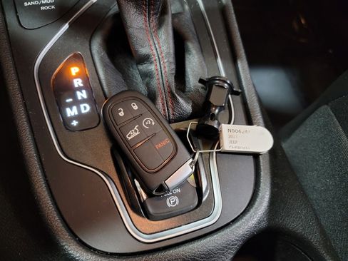 Used 2021 Jeep Cherokee Trailhawk w/ Technology Group image 24