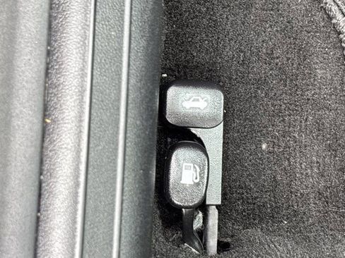 Used 2022 Hyundai Elantra Limited w/ Cargo Package FWD image 22