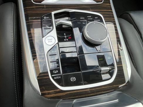 Used 2025 BMW X5 xDrive50e image 18