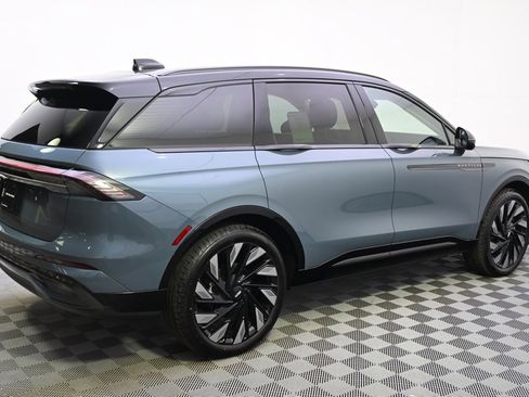 New 2026 Lincoln Nautilus Reserve image 7