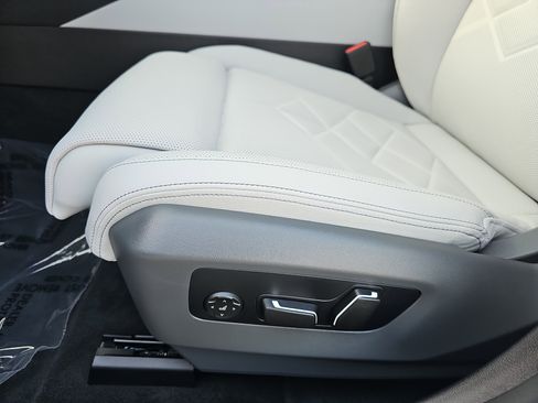 New 2026 BMW 550e xDrive w/ Executive Package AWD/4WD image 30