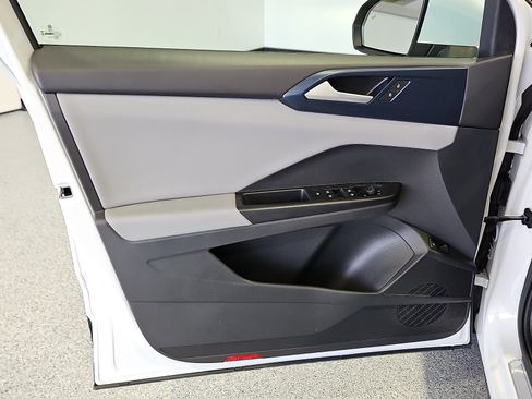 Certified 2023 Volkswagen Taos SE FWD image 13