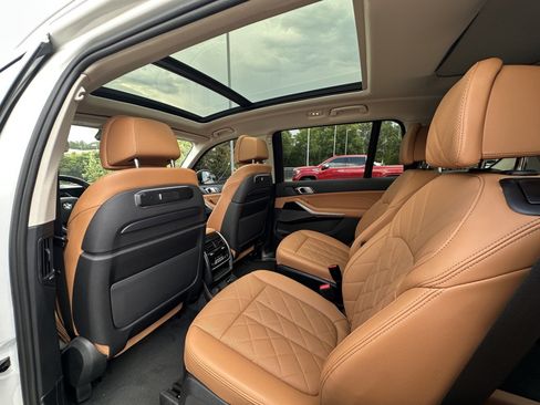 Used 2024 BMW X7 xDrive40i w/ Premium Package AWD/4WD image 29