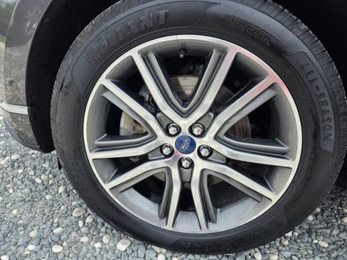 Used 2019 Ford Edge Titanium w/ Equipment Group 301A AWD/4WD image 9