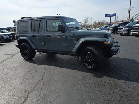 Used 2025 Jeep Wrangler Unlimited Sahara w/ Safety Group image 12