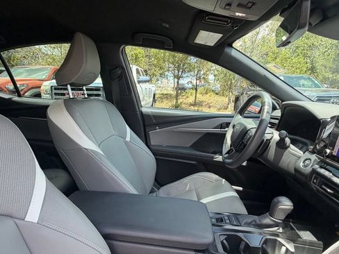 Used 2025 Toyota Camry SE w/ Convenience Package FWD image 11