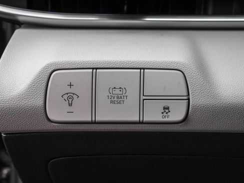 Certified 2025 Hyundai Elantra Limited FWD image 20