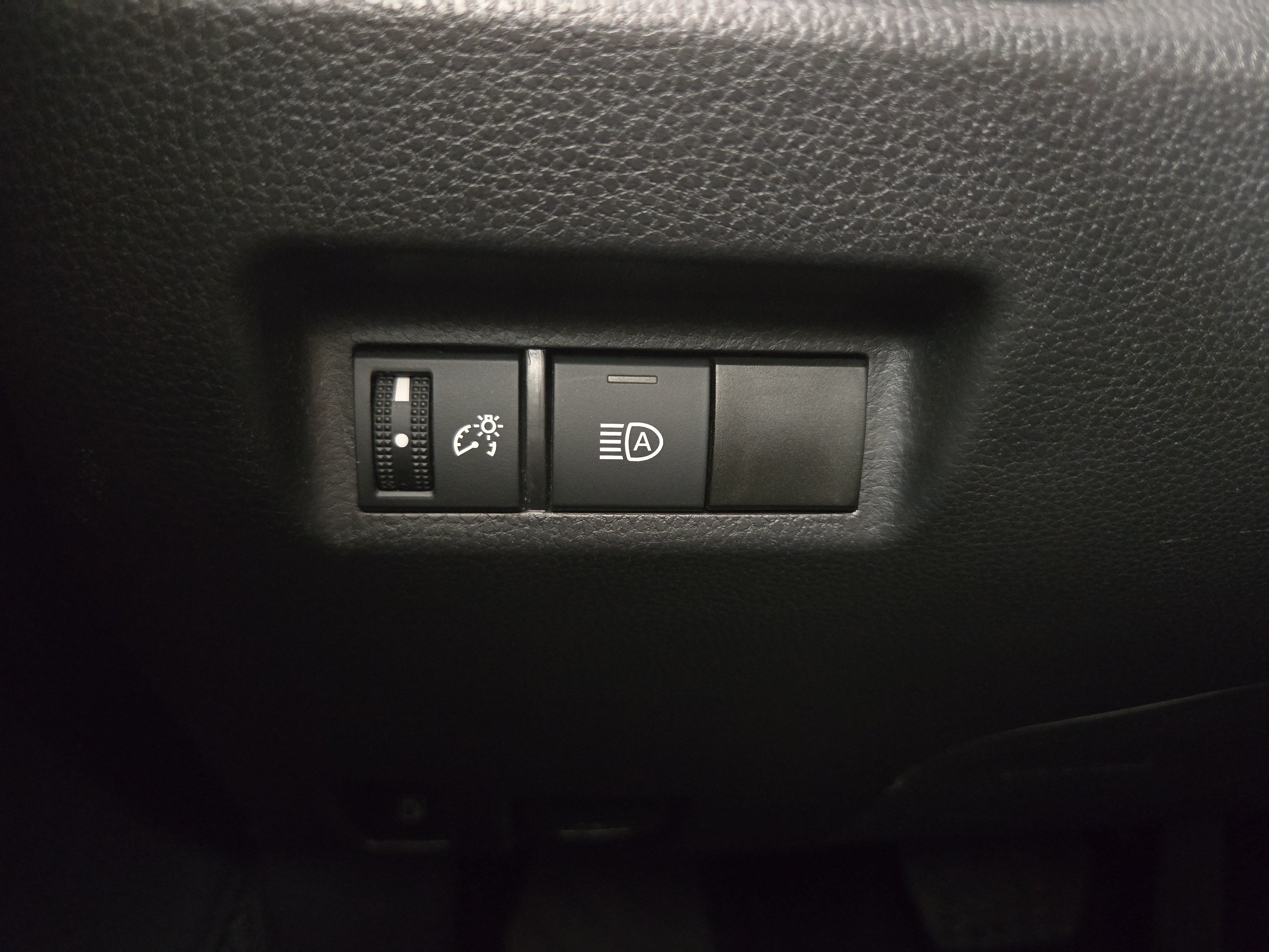 Used 2025 Toyota RAV4 XLE AWD/4WD image 24