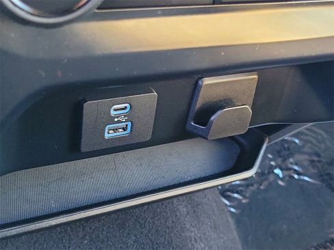 Used 2023 Ford F150 XLT image 10