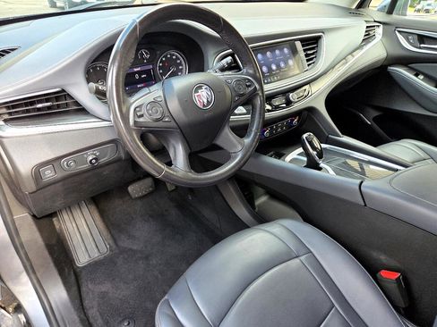 Used 2020 Buick Enclave Essence image 11