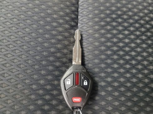 Used 2016 Mitsubishi Outlander SE AWD/4WD image 32