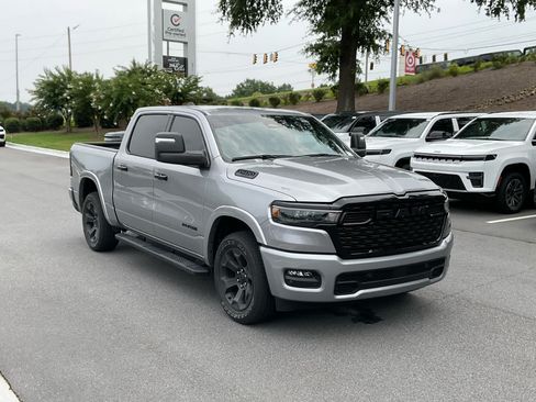 Used 2025 RAM 1500 Big Horn AWD/4WD image 7